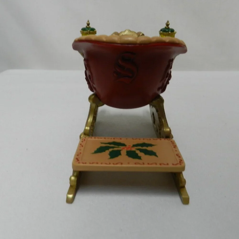 Hallmark Santa's Sleigh w/ Gift Bag Christmas Ornament Vintage 2001 Holidays Box